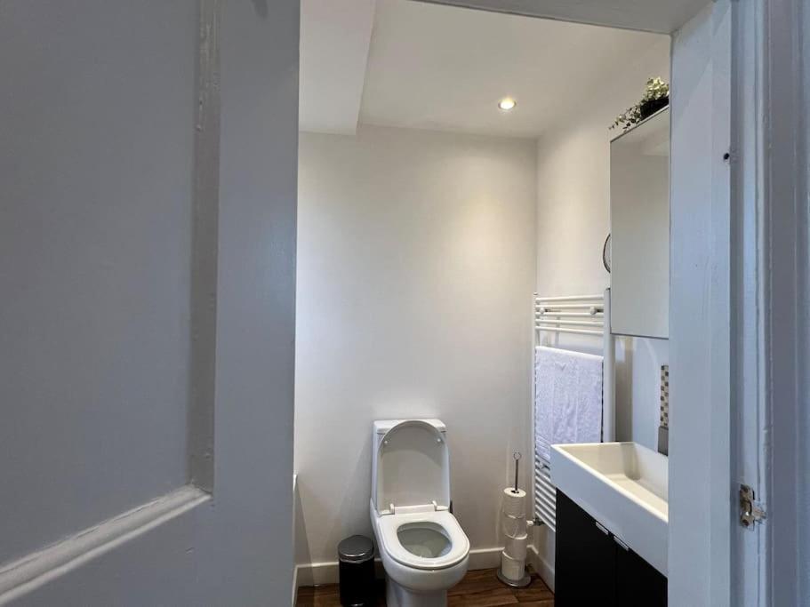 3 Bed Luxury House, 10 Min Walk To Underground Casa vacanze