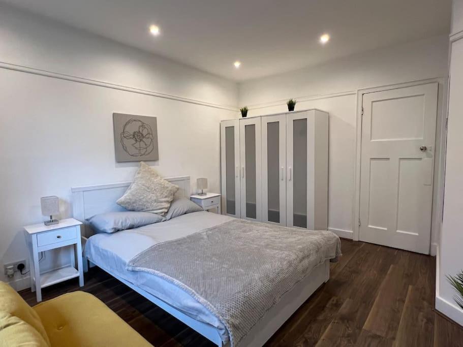 3 Bed Luxury House, 10 Min Walk To Underground * Londra